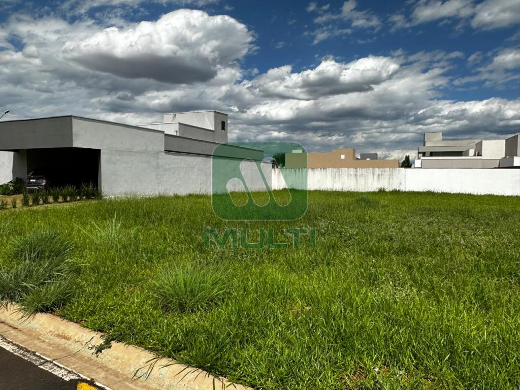 Terreno à venda com 1 quarto, 438m² - Foto 2