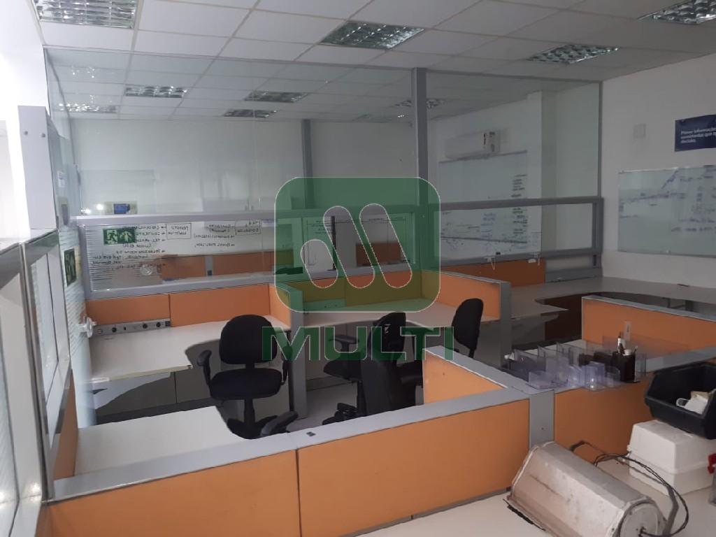 Prédio Inteiro à venda com 1 quarto, 640m² - Foto 5