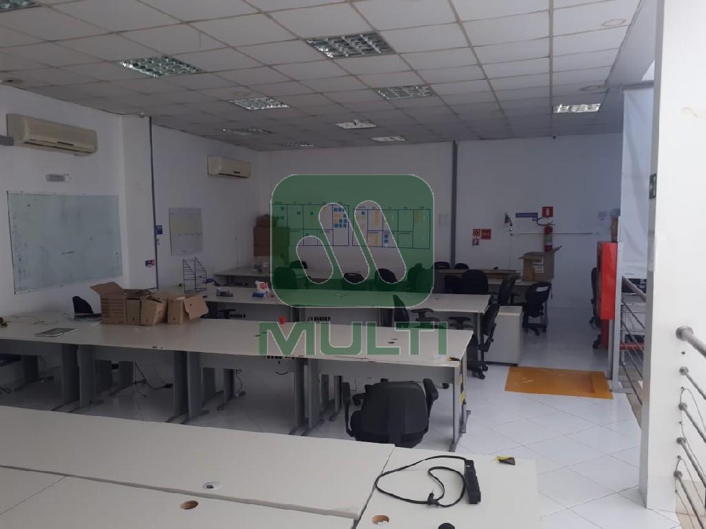 Prédio Inteiro à venda com 1 quarto, 640m² - Foto 13