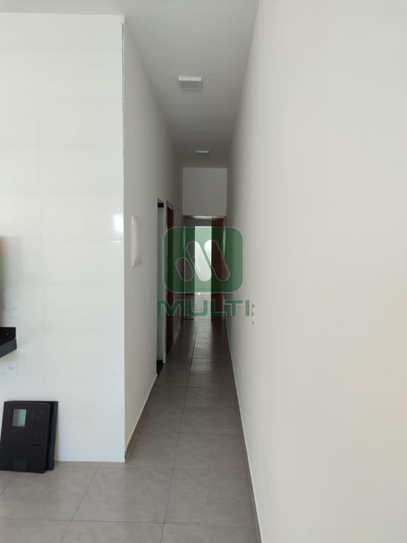 Casa à venda com 2 quartos, 70m² - Foto 4