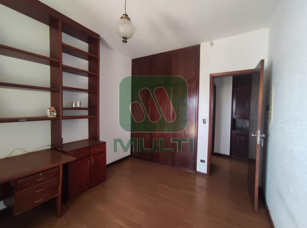 Casa à venda com 5 quartos, 268m² - Foto 11