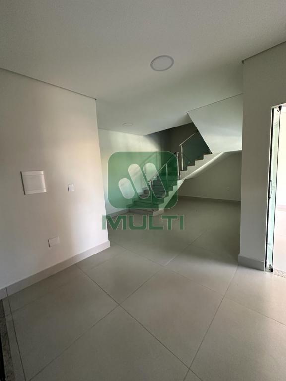 Casa à venda com 3 quartos, 170m² - Foto 3