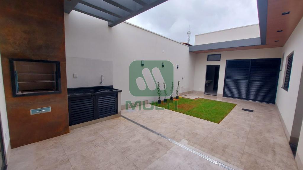 Casa à venda com 3 quartos, 210m² - Foto 1