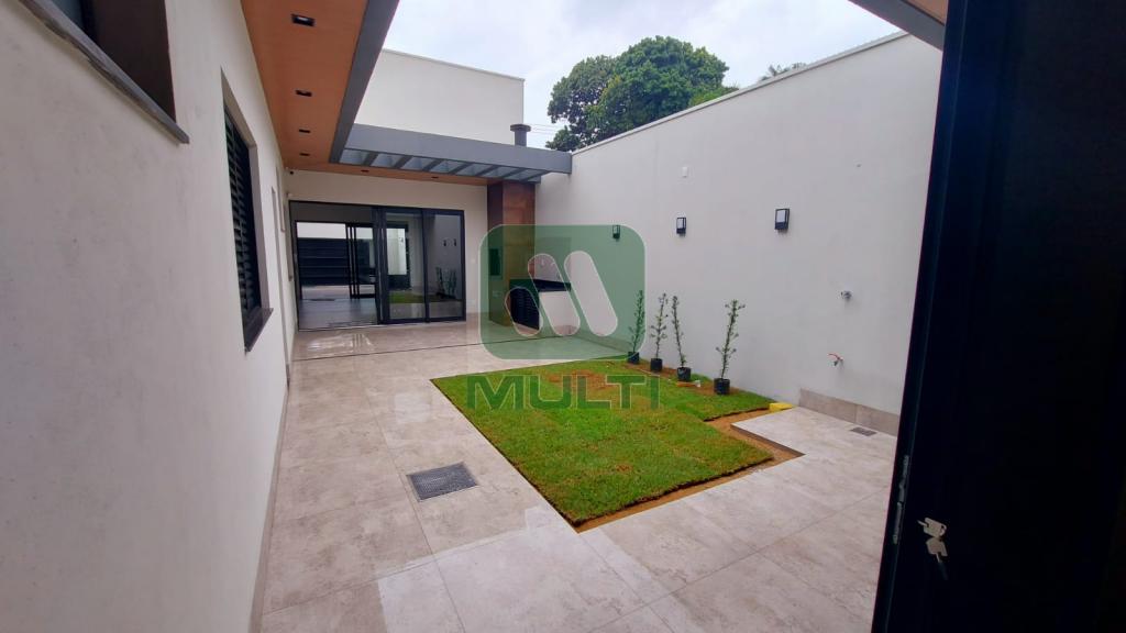 Casa à venda com 3 quartos, 210m² - Foto 8