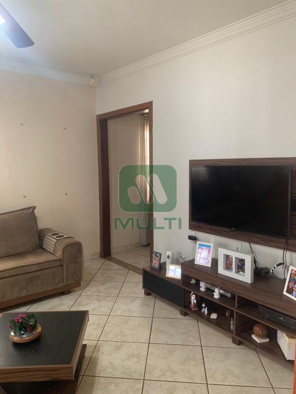 Casa à venda com 3 quartos, 200m² - Foto 2