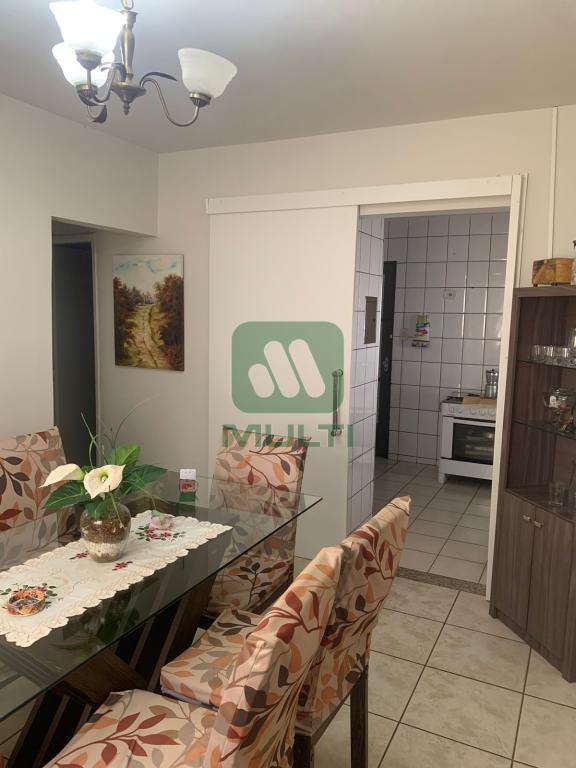 Casa à venda com 3 quartos, 200m² - Foto 3