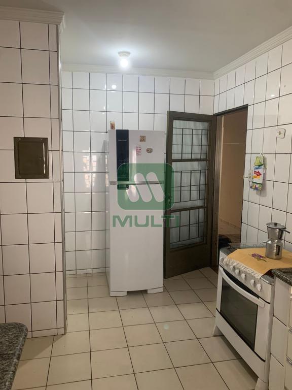 Casa à venda com 3 quartos, 200m² - Foto 6