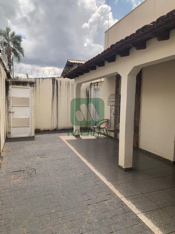 Casa à venda com 3 quartos, 200m² - Foto 17