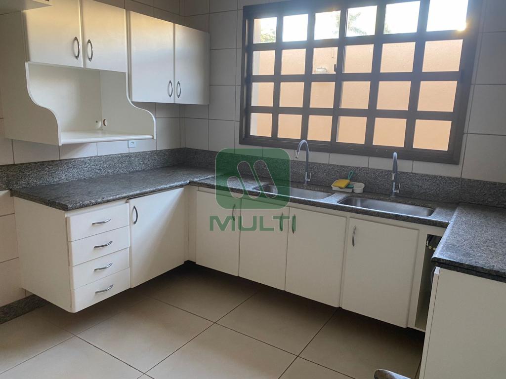 Casa à venda com 4 quartos, 284m² - Foto 14