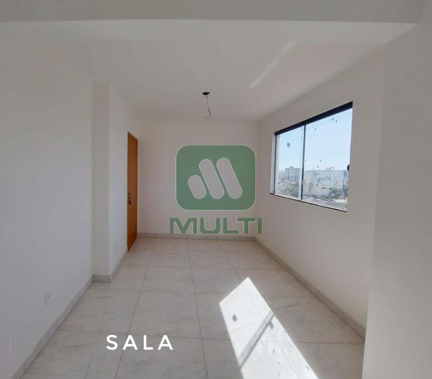 Apartamento à venda com 3 quartos, 80m² - Foto 2