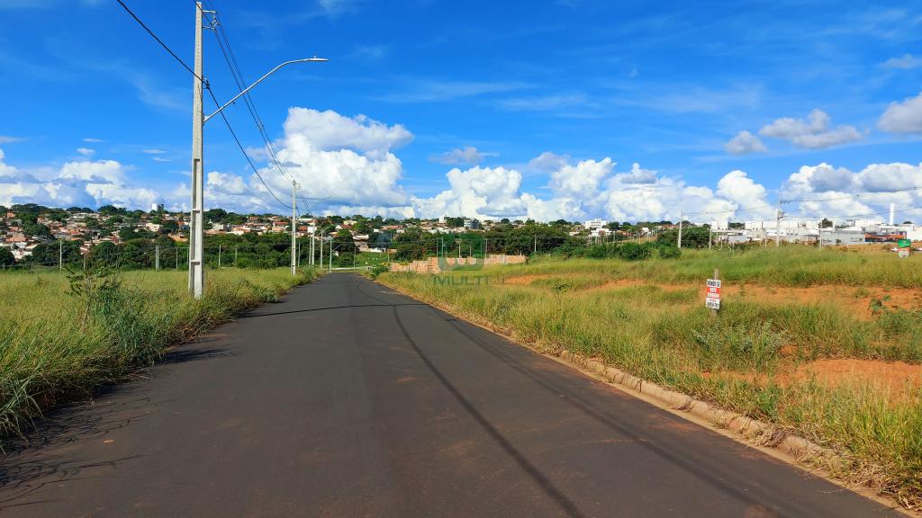 Terreno à venda com 1 quarto, 269m² - Foto 2