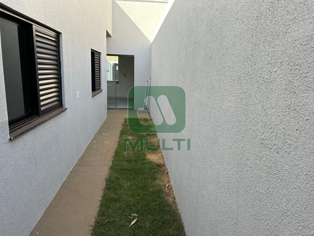 Casa à venda com 2 quartos, 70m² - Foto 17