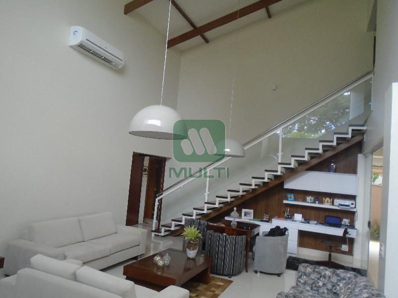 Casa de Condomínio à venda com 4 quartos, 230m² - Foto 1