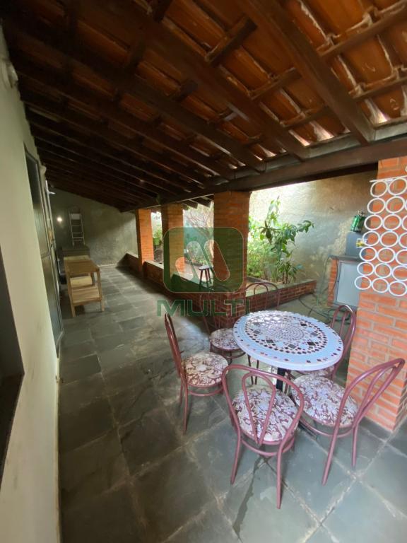 Casa à venda com 3 quartos, 246m² - Foto 11