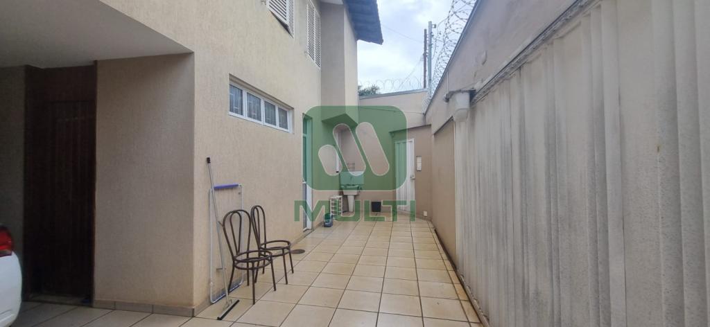 Casa à venda com 3 quartos, 246m² - Foto 28