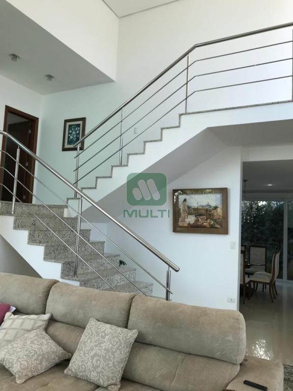 Casa de Condomínio à venda com 4 quartos, 447m² - Foto 2