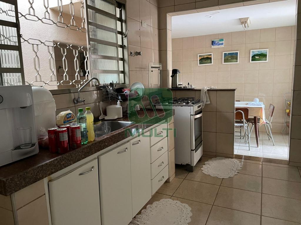 Casa à venda com 3 quartos, 181m² - Foto 6