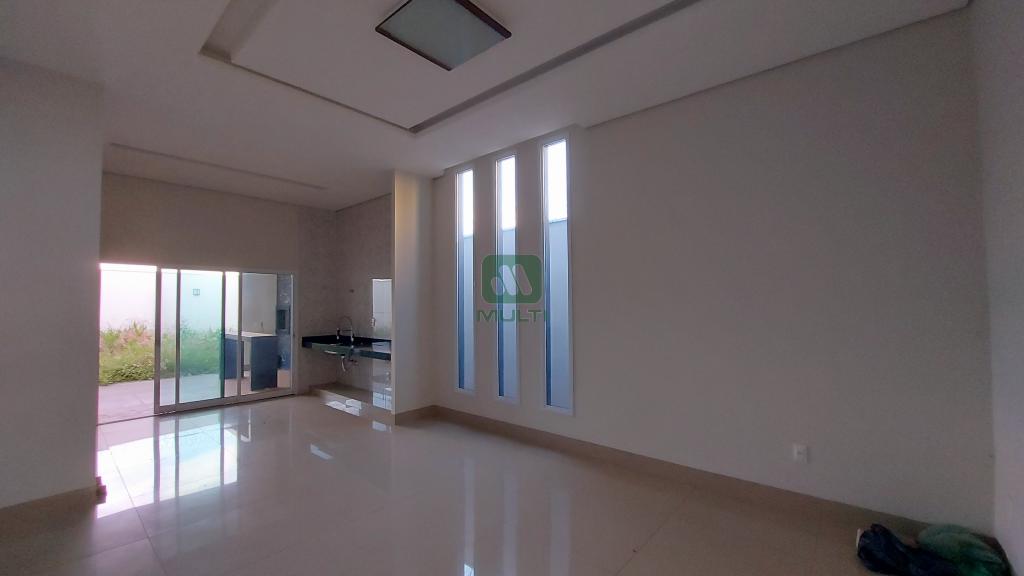 Casa à venda com 3 quartos, 151m² - Foto 1