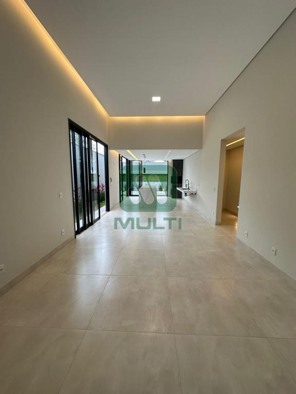 Casa à venda com 3 quartos, 190m² - Foto 1