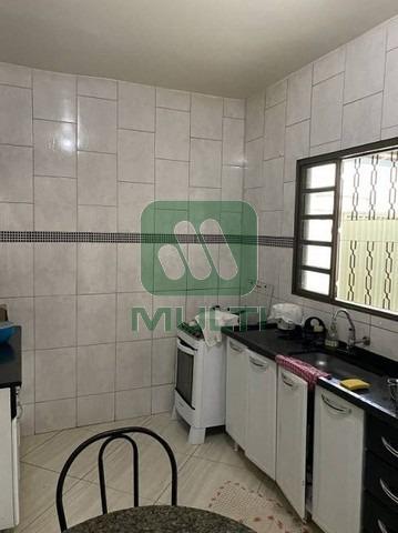 Casa à venda com 5 quartos, 225m² - Foto 3