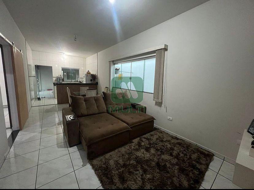 Casa à venda com 2 quartos, 140m² - Foto 2