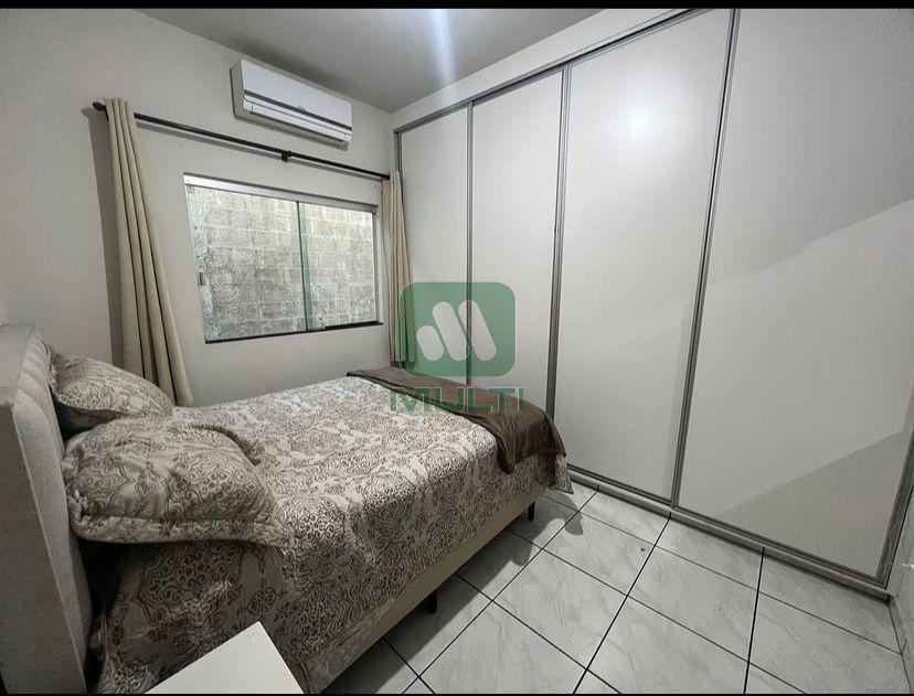 Casa à venda com 2 quartos, 140m² - Foto 4