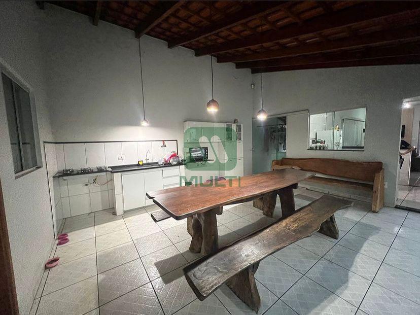 Casa à venda com 2 quartos, 140m² - Foto 6