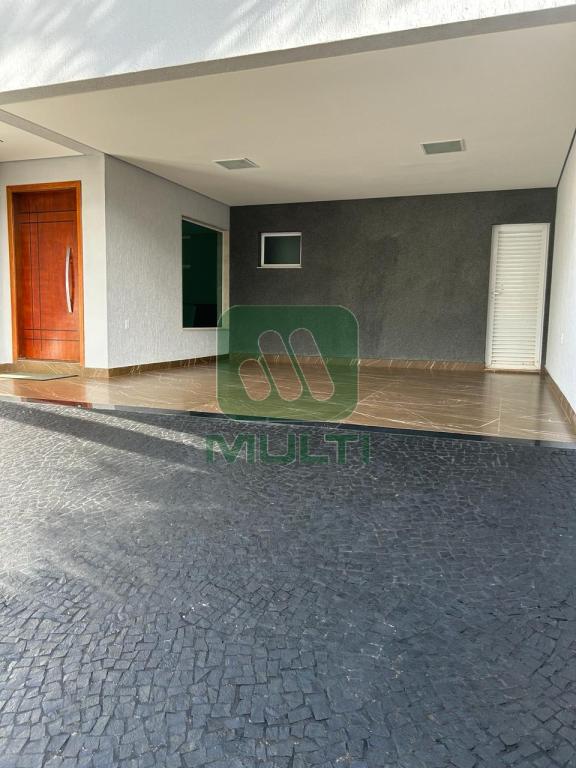 Casa de Condomínio à venda com 5 quartos, 305m² - Foto 1