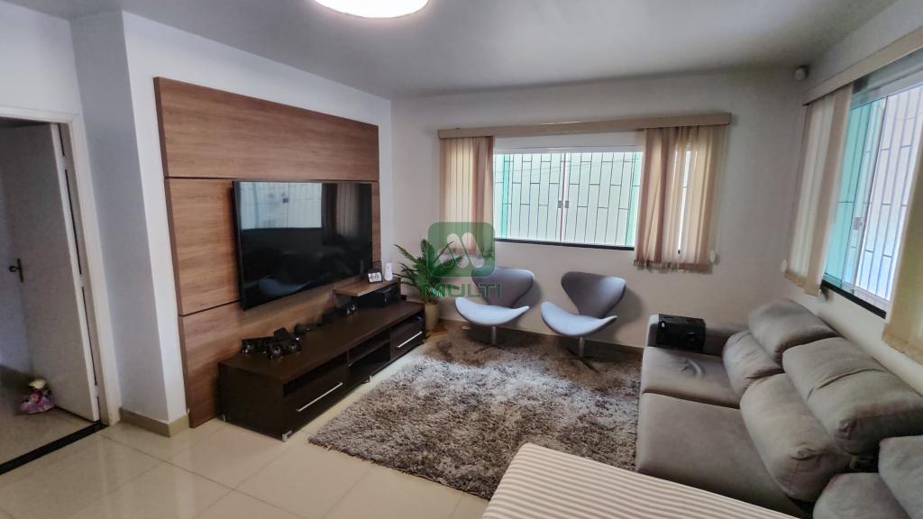 Casa à venda com 4 quartos, 300m² - Foto 2