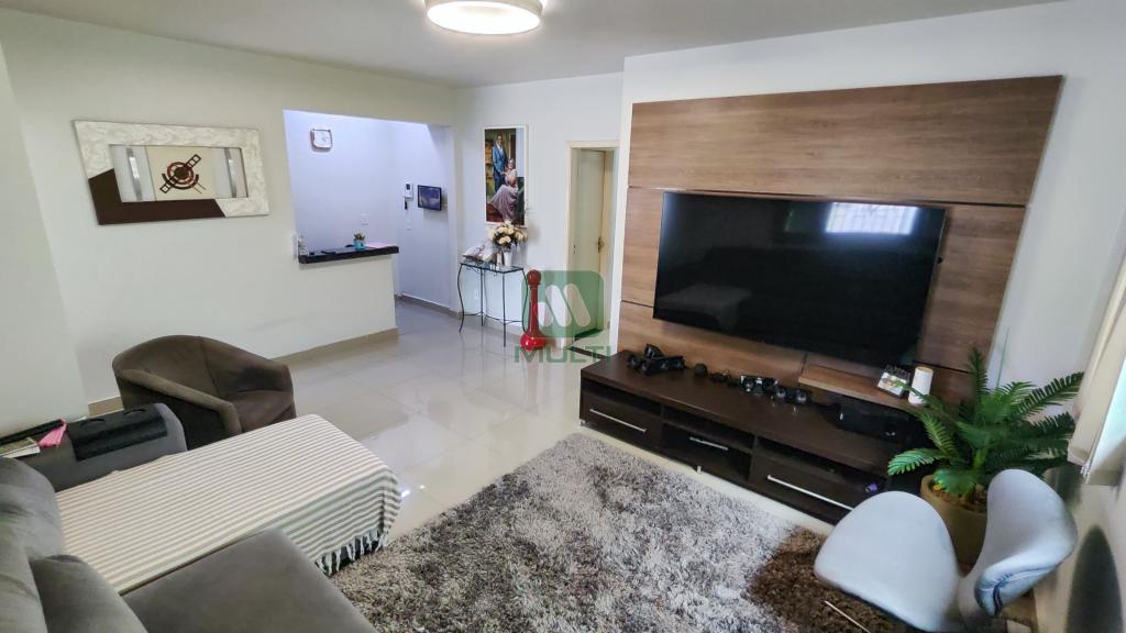 Casa à venda com 4 quartos, 300m² - Foto 3