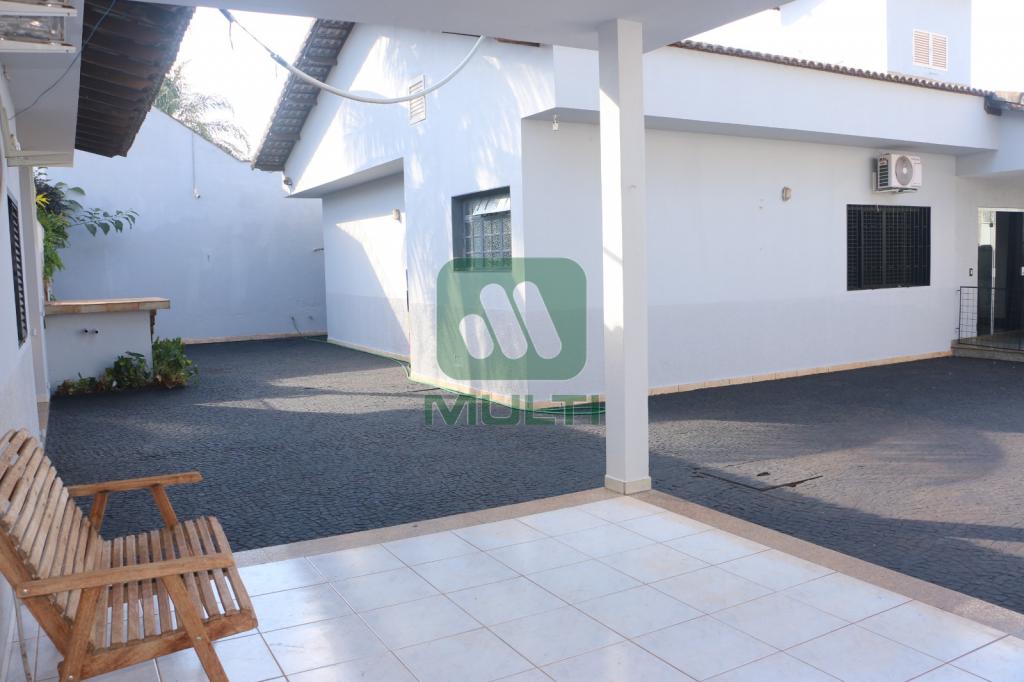 Casa à venda com 3 quartos, 367m² - Foto 3