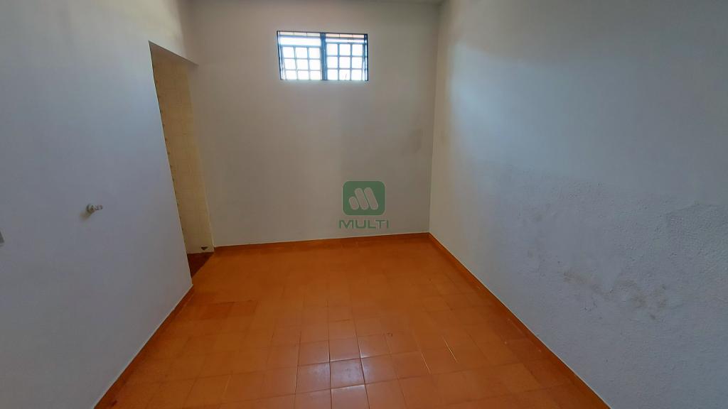 Casa à venda com 3 quartos, 93m² - Foto 2