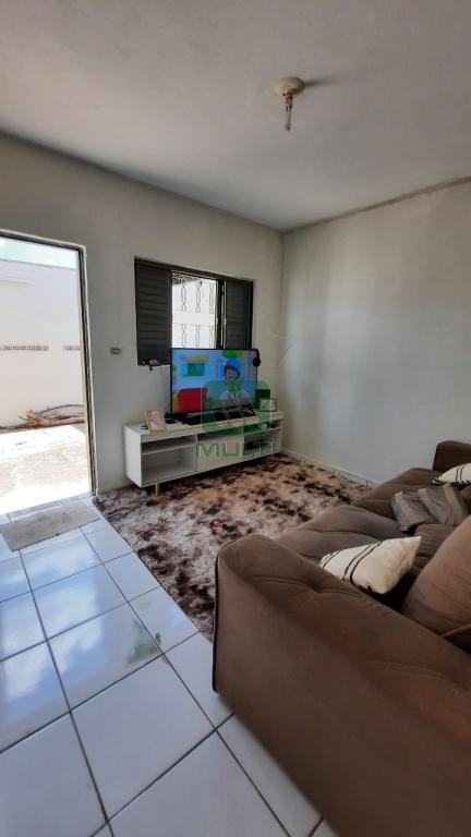 Casa à venda com 3 quartos, 70m² - Foto 1