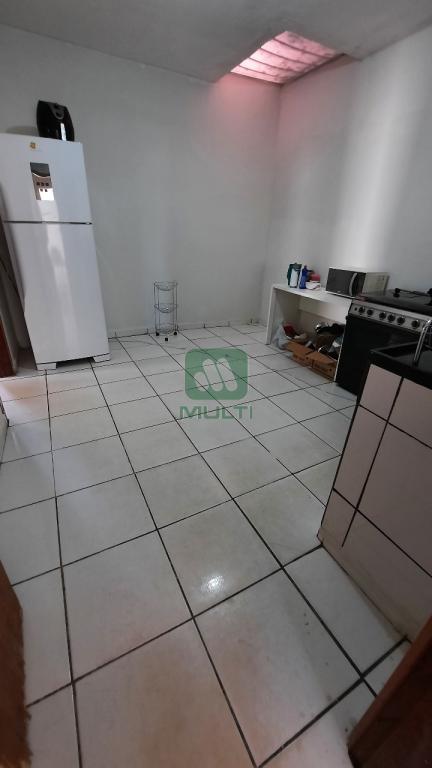 Casa à venda com 3 quartos, 70m² - Foto 3