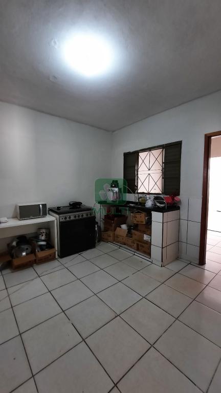 Casa à venda com 3 quartos, 70m² - Foto 4