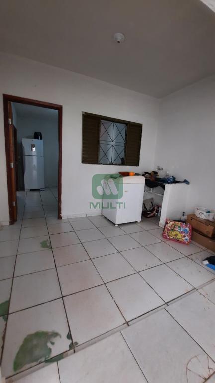 Casa à venda com 3 quartos, 70m² - Foto 11