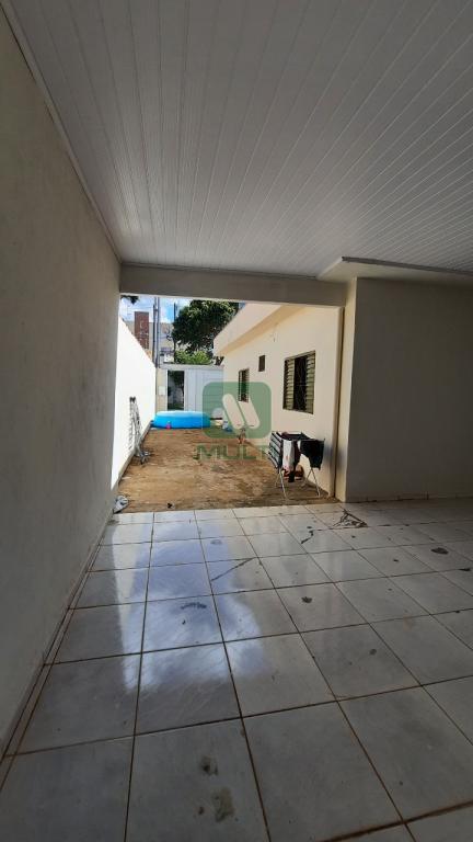 Casa à venda com 3 quartos, 70m² - Foto 12