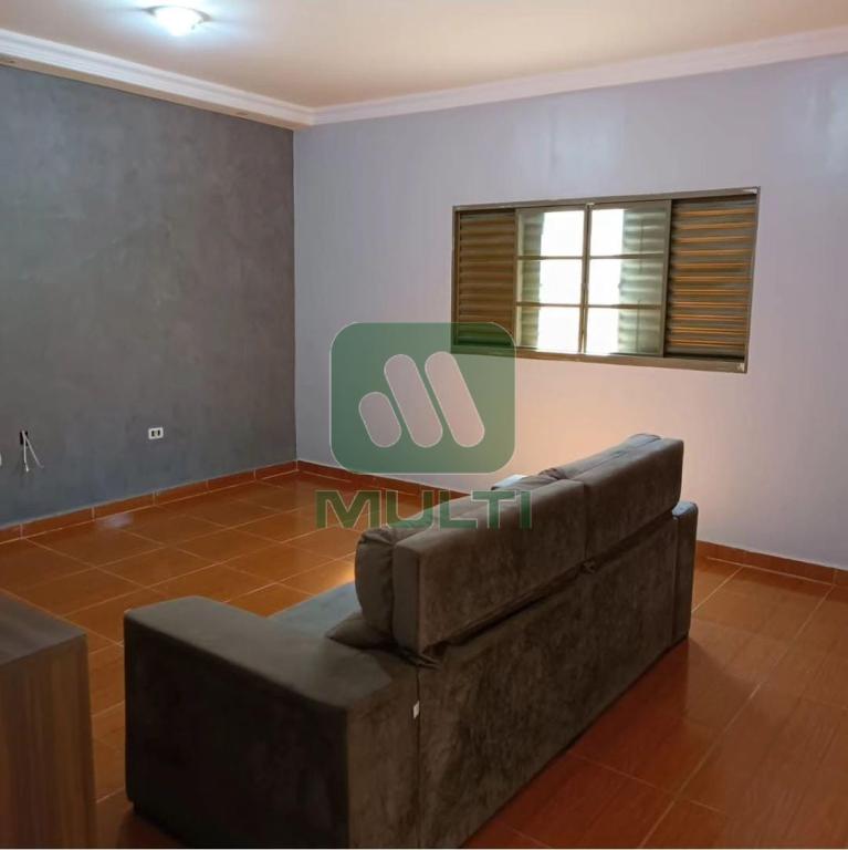 Casa à venda com 3 quartos, 180m² - Foto 1