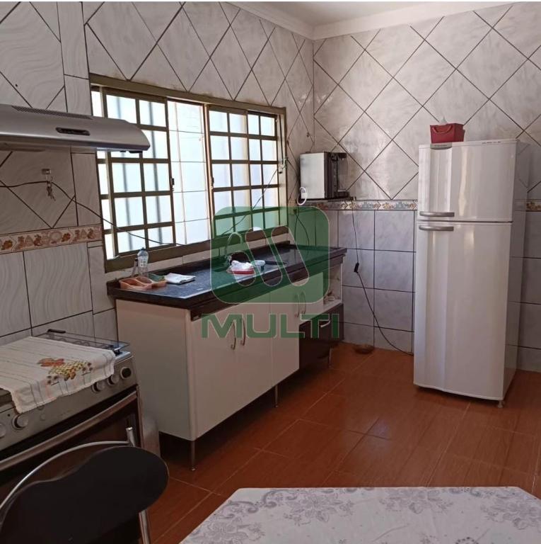 Casa à venda com 3 quartos, 180m² - Foto 3