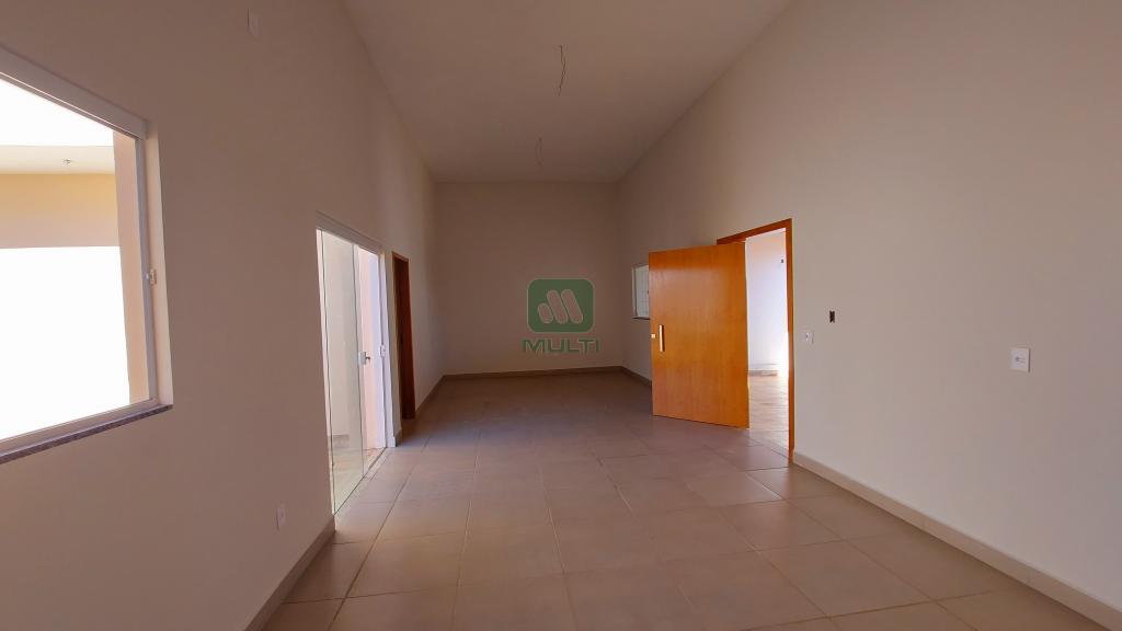 Casa à venda com 2 quartos, 130m² - Foto 1