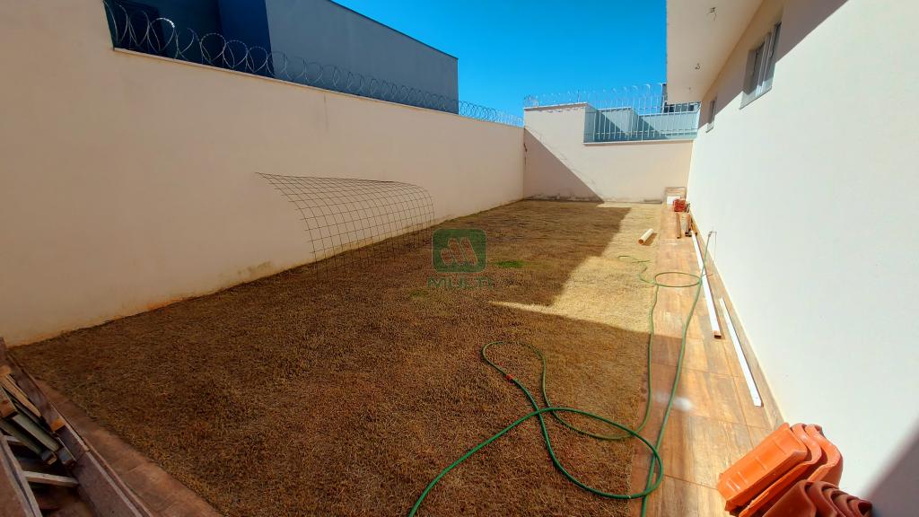 Casa à venda com 2 quartos, 130m² - Foto 11