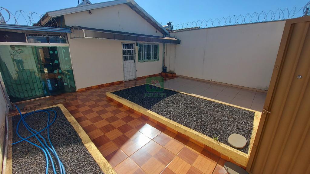 Casa à venda com 2 quartos, 55m² - Foto 1