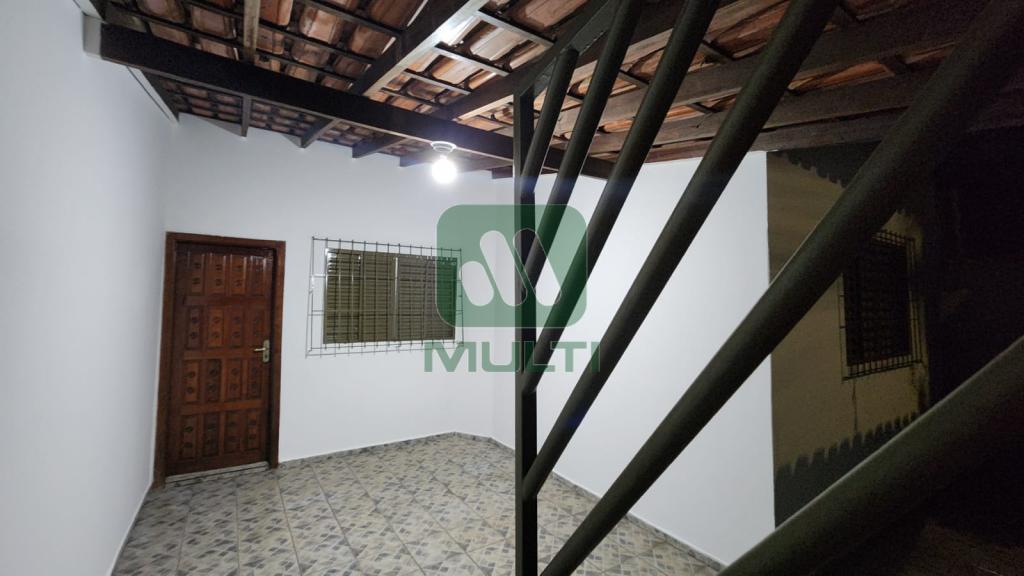 Casa à venda com 2 quartos, 55m² - Foto 1