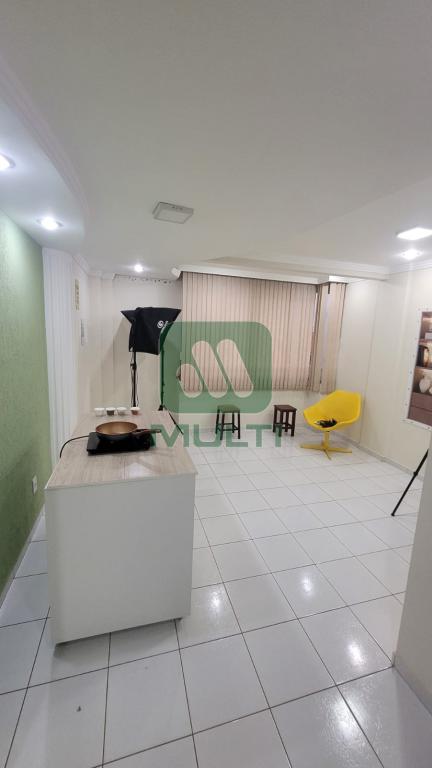 Apartamento à venda com 2 quartos, 72m² - Foto 1