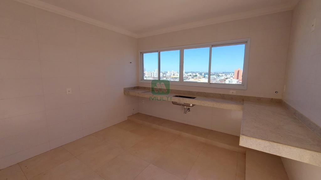 Apartamento à venda com 3 quartos, 208m² - Foto 4