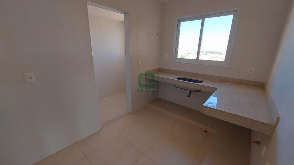 Apartamento à venda com 3 quartos, 208m² - Foto 5