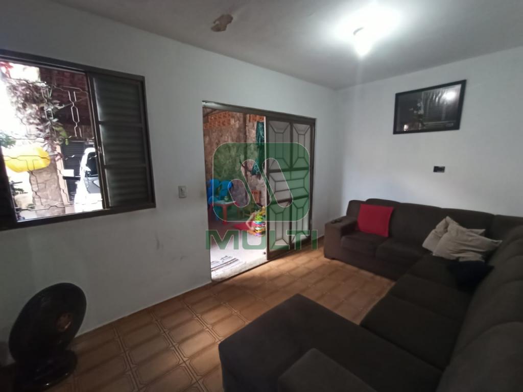 Casa à venda com 3 quartos, 200m² - Foto 1