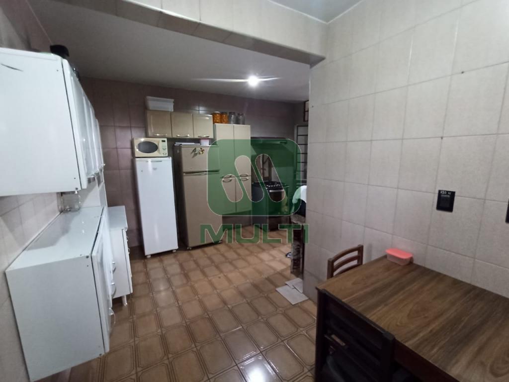 Casa à venda com 3 quartos, 200m² - Foto 4