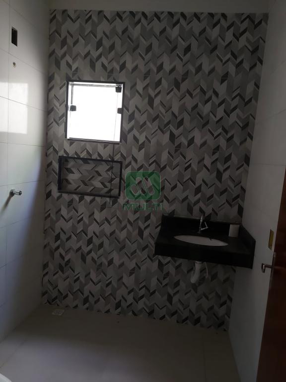 Casa à venda com 3 quartos, 81m² - Foto 2