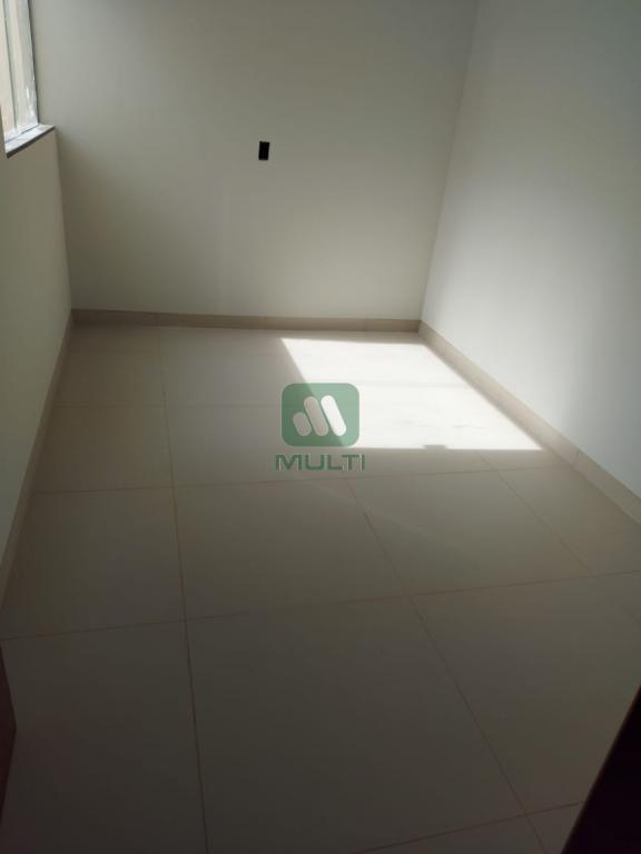 Casa à venda com 3 quartos, 81m² - Foto 3